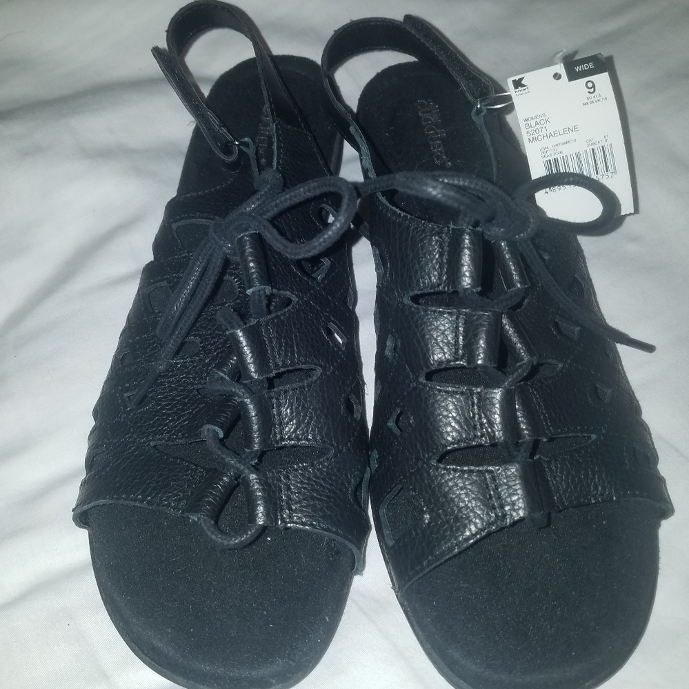 Cobbie Cuddler Michaelene black gladiator style sandals